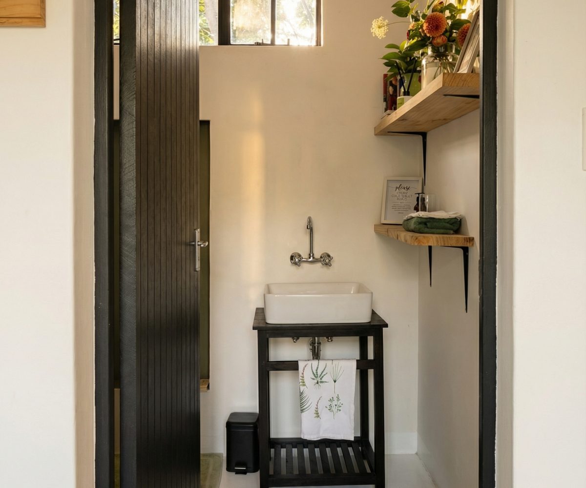 LF_Greenhouse_Bathroom 01